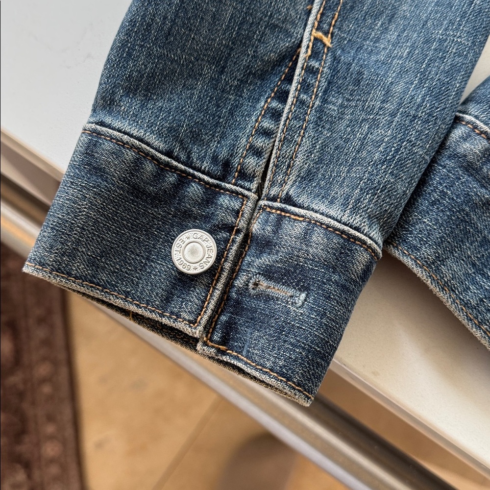 GAP Classic Women's Blue Denim Jacket. Size: M - Picture 2 of 6